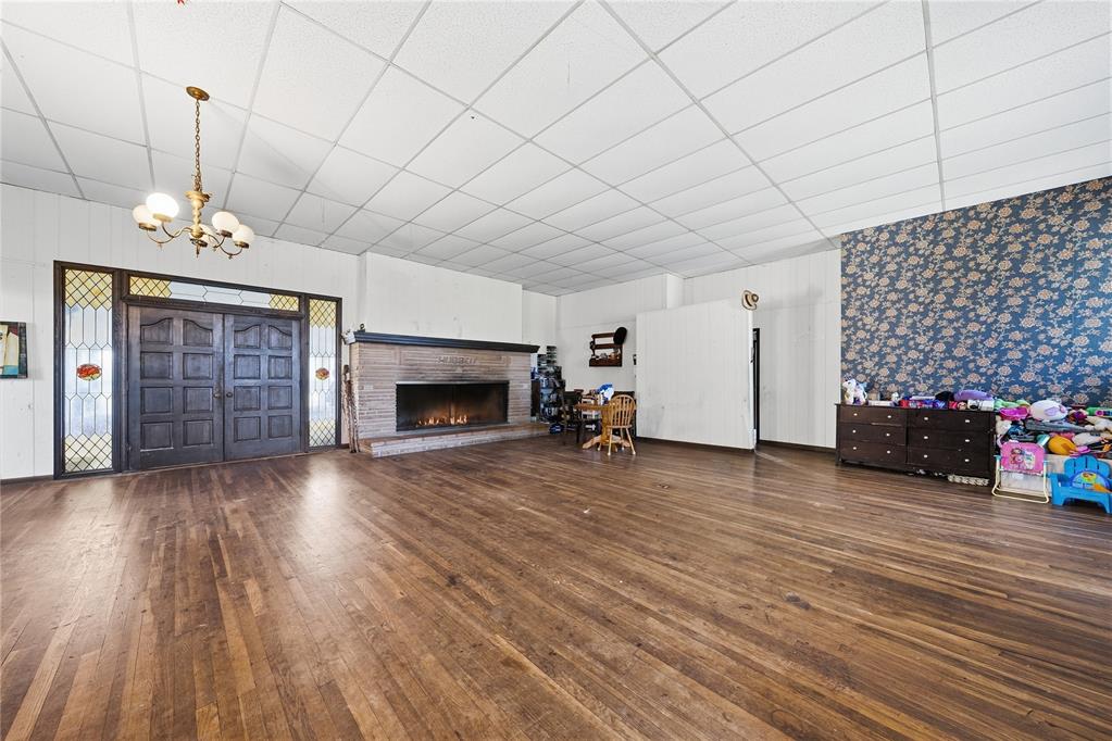 1008 E Elm Street Property Photo 9
