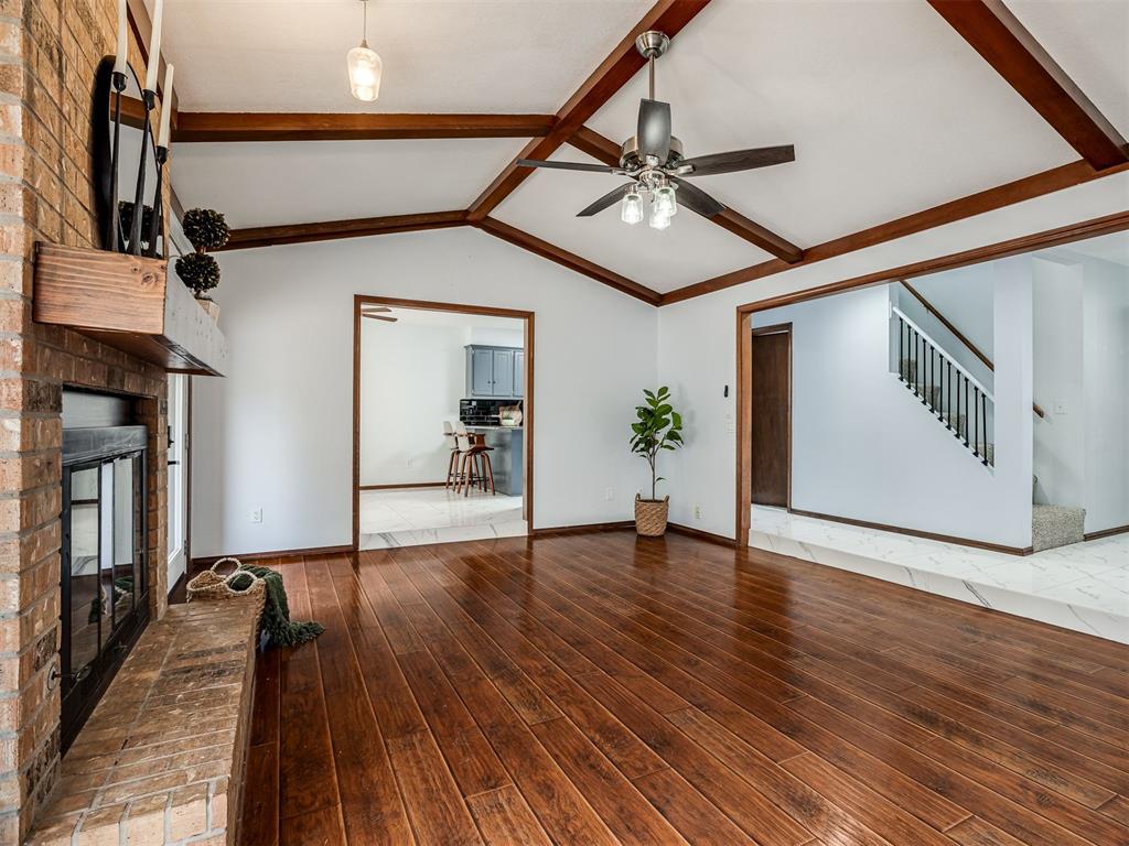 1908 Edgewater Lane Property Photo 6