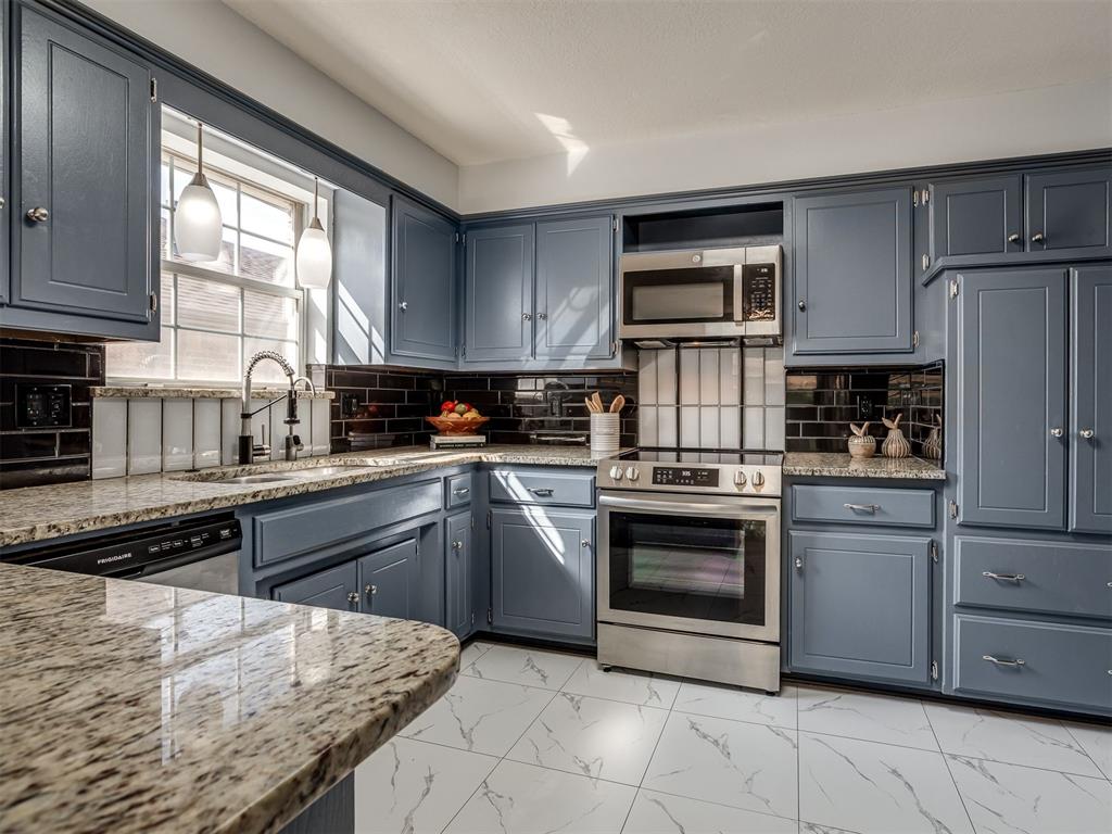 1908 Edgewater Lane Property Photo 12