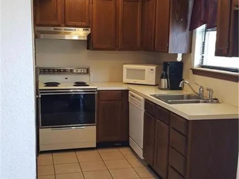 5406 Peachtree Drive Property Photo 4