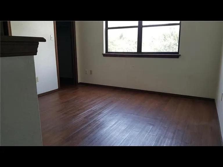 5406 Peachtree Drive Property Photo 6