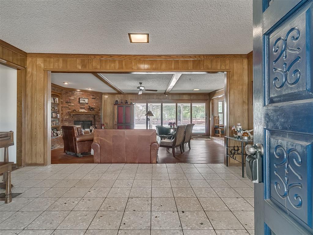9220 Acre View Drive Property Photo 4