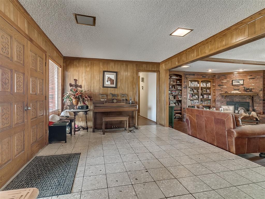 9220 Acre View Drive Property Photo 5