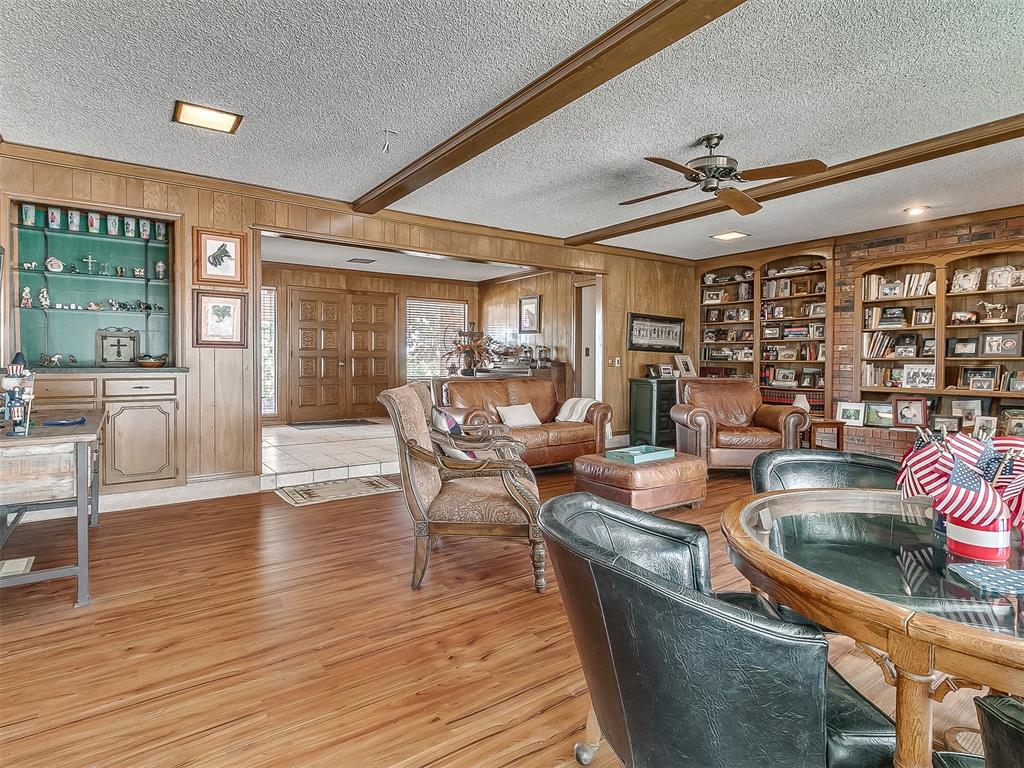 9220 Acre View Drive Property Photo 7