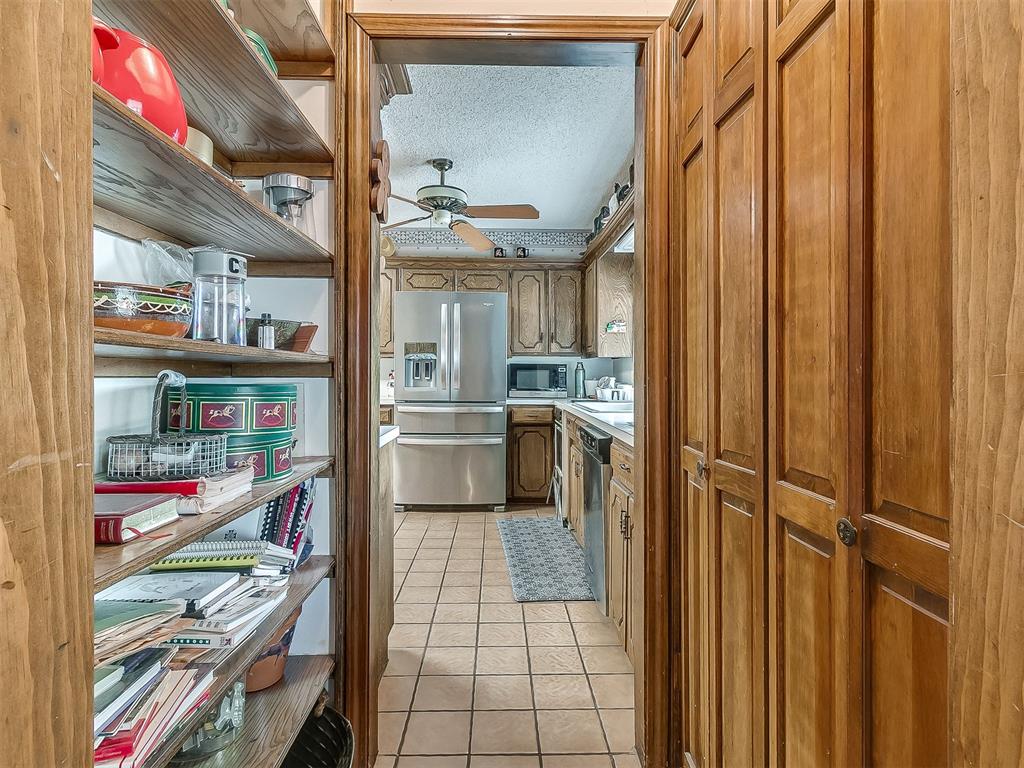 9220 Acre View Drive Property Photo 10