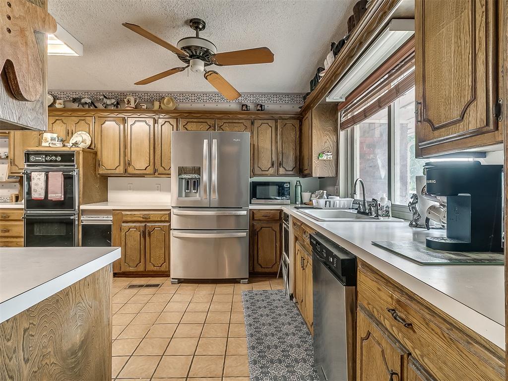 9220 Acre View Drive Property Photo 11