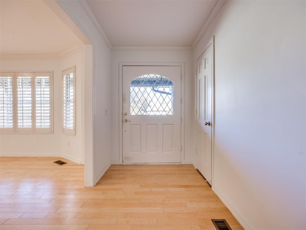 3024 Middlesex Drive Property Photo 5