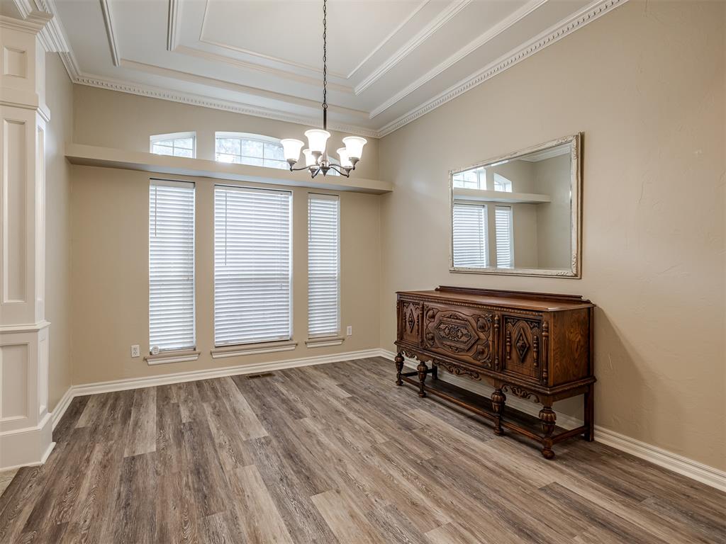 709 N Creek Drive Property Photo 3