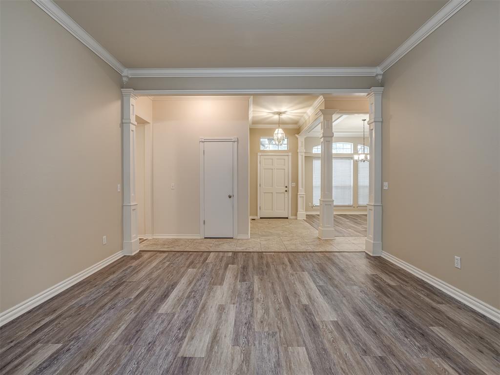 709 N Creek Drive Property Photo 4