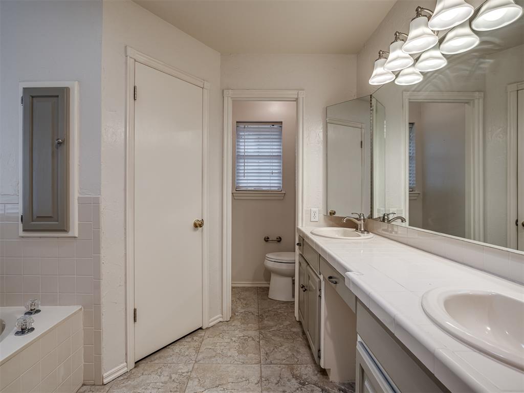 709 N Creek Drive Property Photo 15