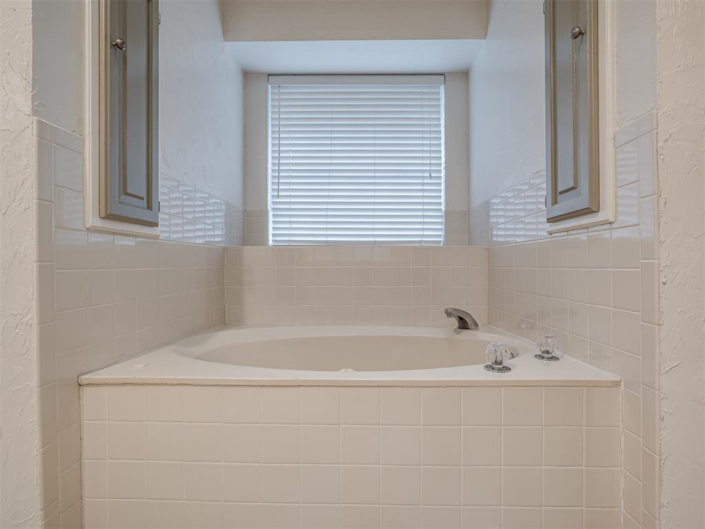 709 N Creek Drive Property Photo 18
