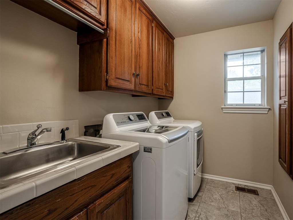 709 N Creek Drive Property Photo 29