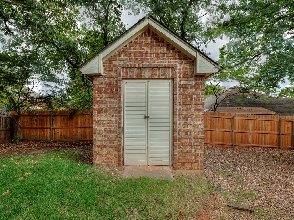 709 N Creek Drive Property Photo 32