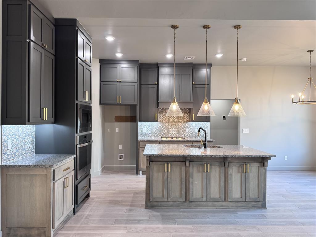 16020 Navarra Way Property Photo 4