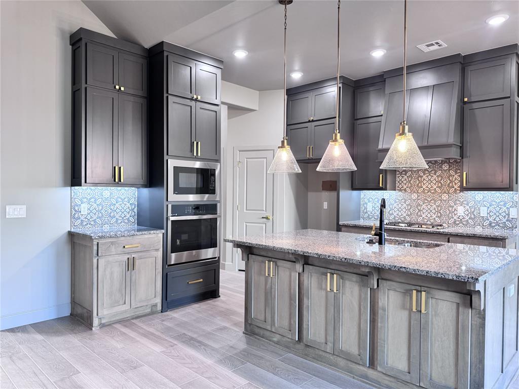 16020 Navarra Way Property Photo 6