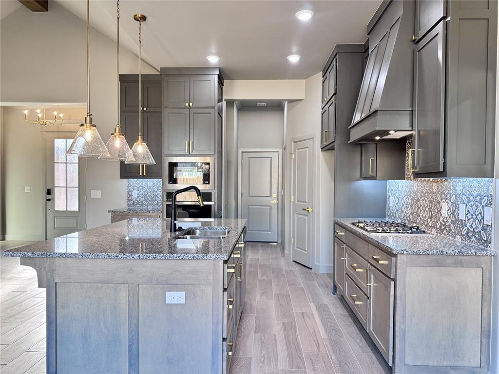 16020 Navarra Way Property Photo 7