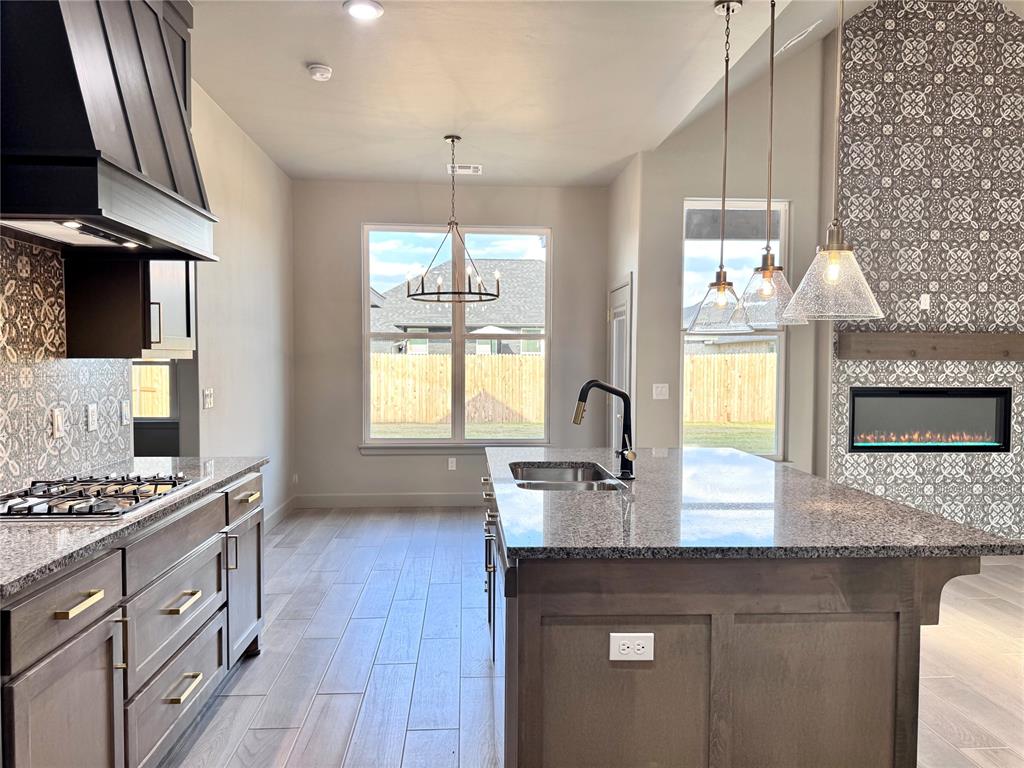 16020 Navarra Way Property Photo 8
