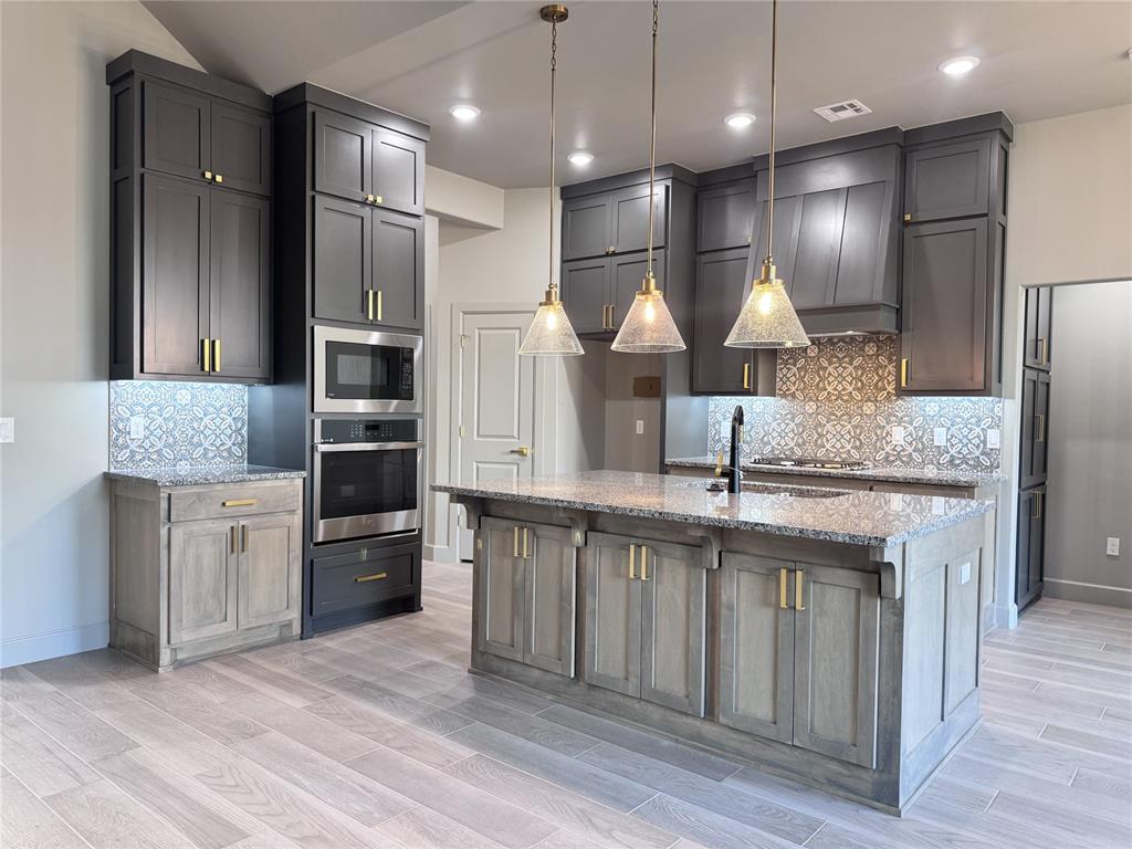 16020 Navarra Way Property Photo 11