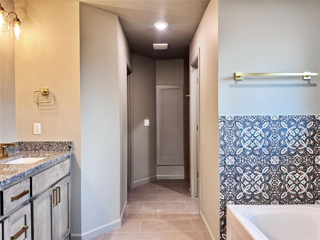 16020 Navarra Way Property Photo 16