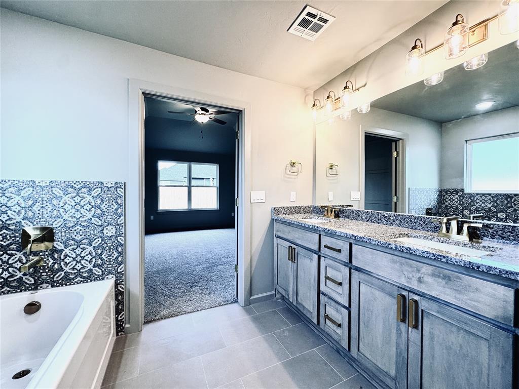 16020 Navarra Way Property Photo 17