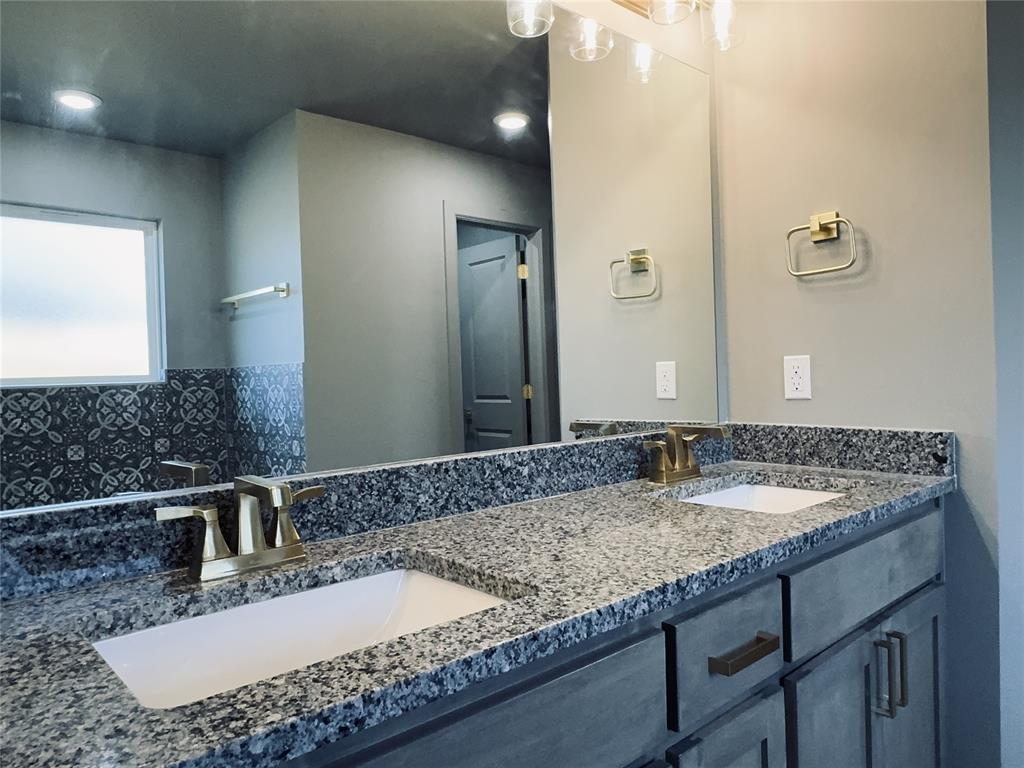 16020 Navarra Way Property Photo 18