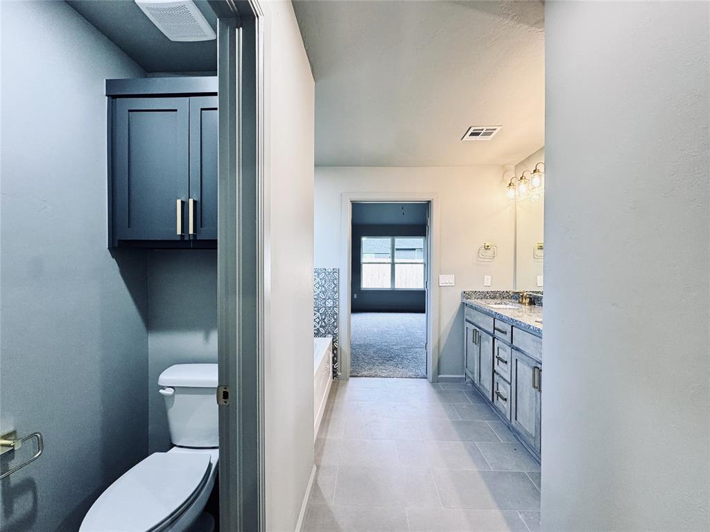 16020 Navarra Way Property Photo 26