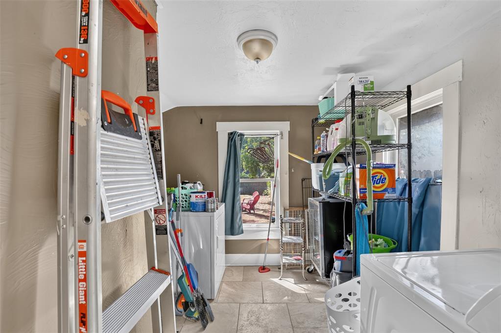 1216 Nw 39th Street Property Photo 17