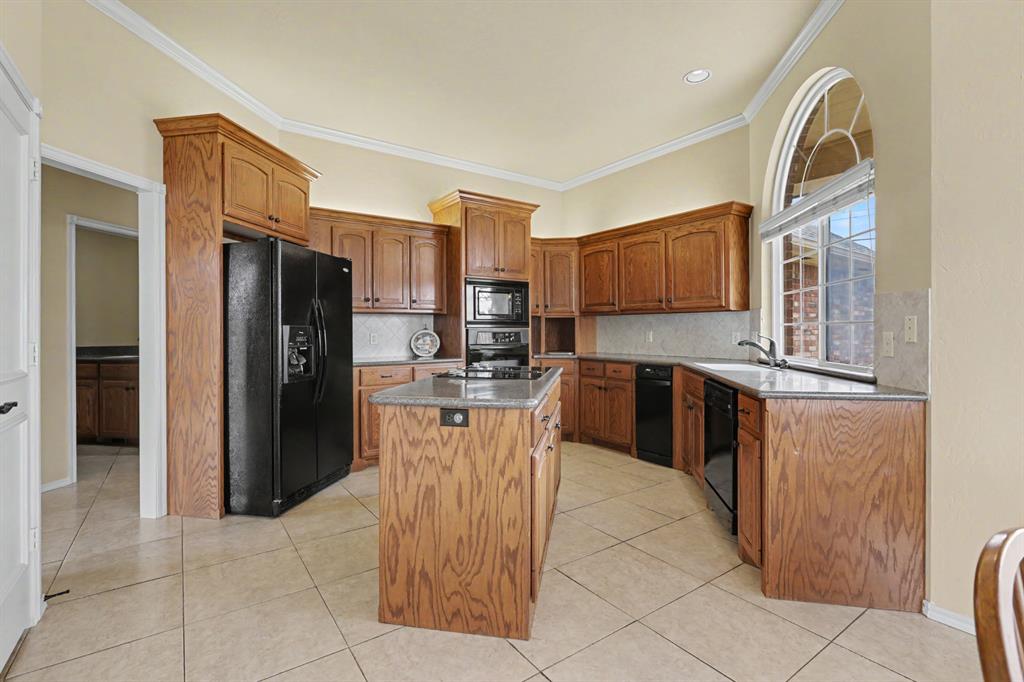 2512 Nw 151st Street Property Photo 4