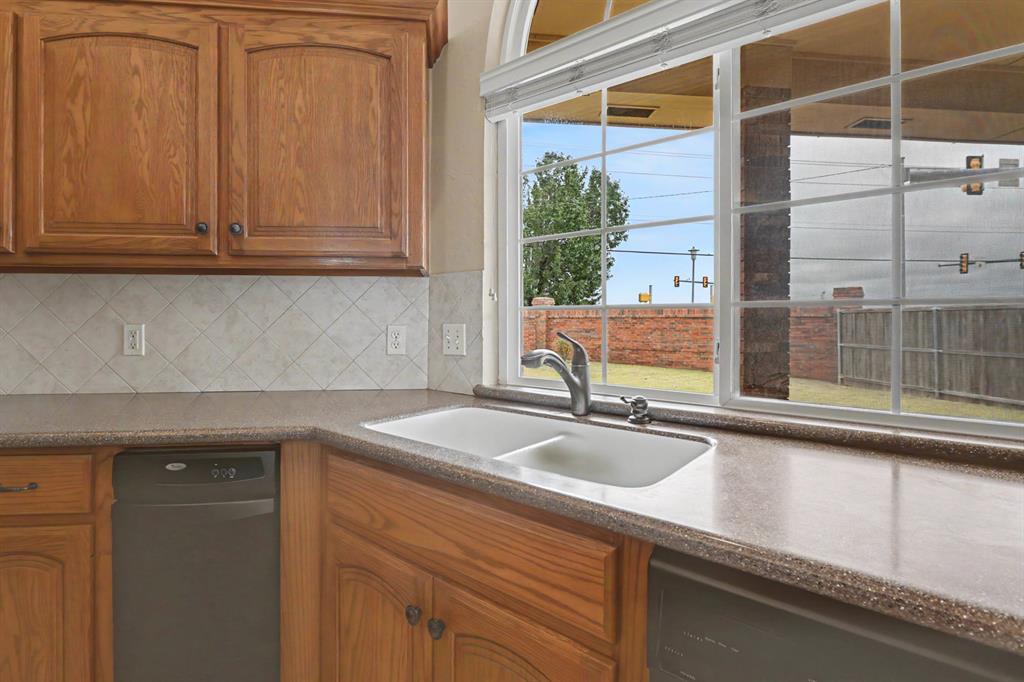 2512 Nw 151st Street Property Photo 9