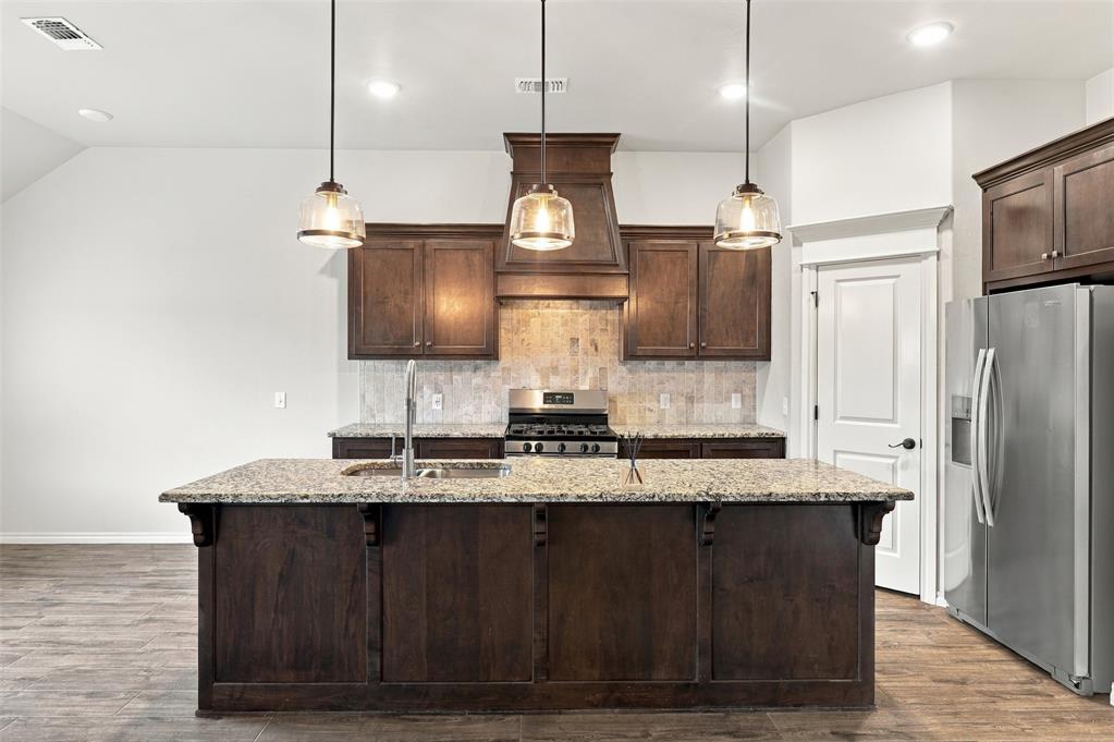 1913 Wye Street Property Photo 8