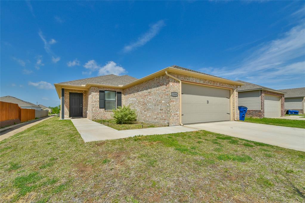 1316 Chuck Wagon Drive Property Photo 2