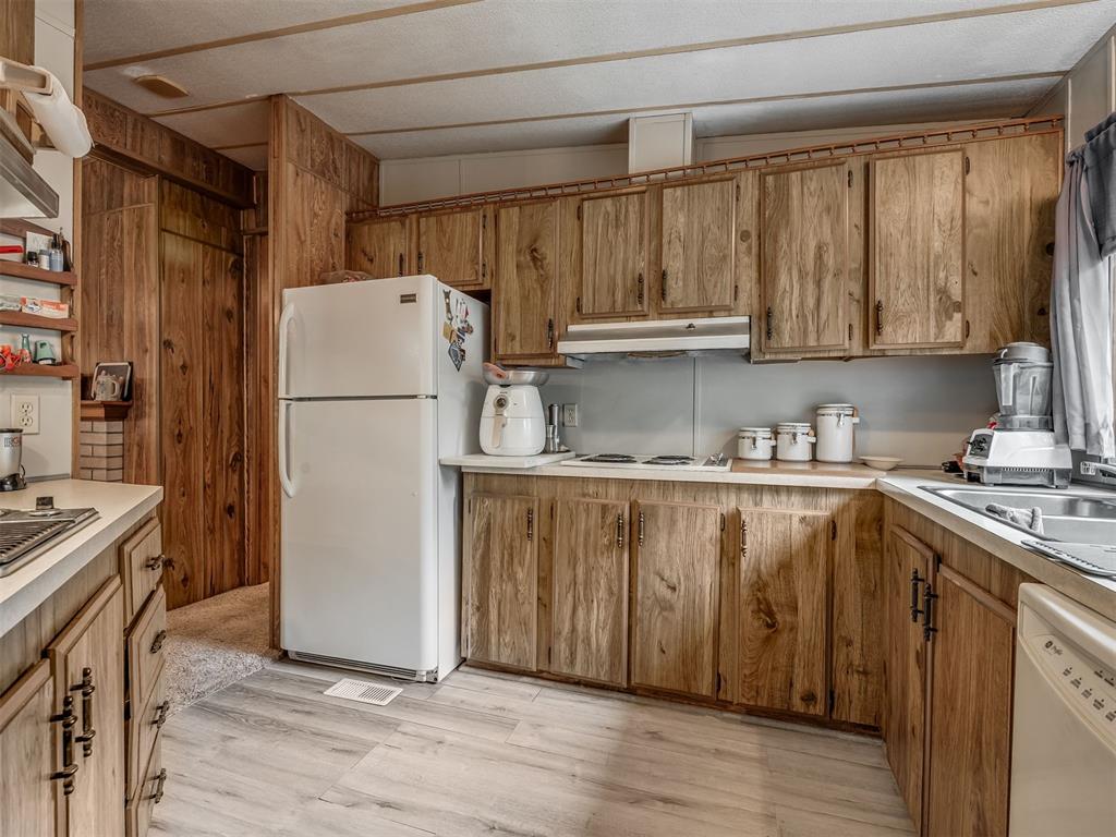 11708 E Draper Avenue Property Photo 12