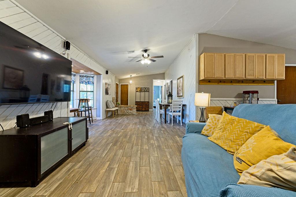 11301 Canyon Oaks Drive Property Photo 12
