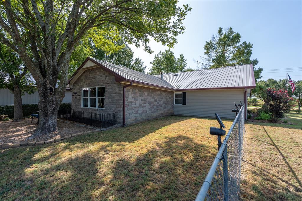 377038 E 1060 Road Property Photo 4