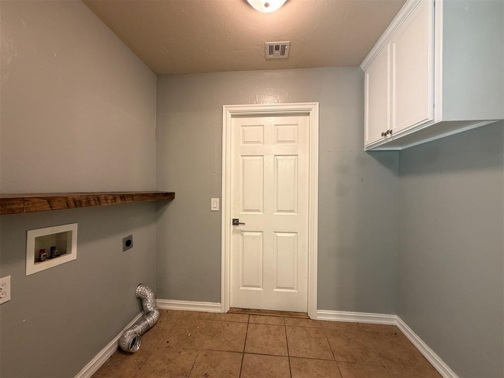 7908 Woodbend Lane Property Photo 5