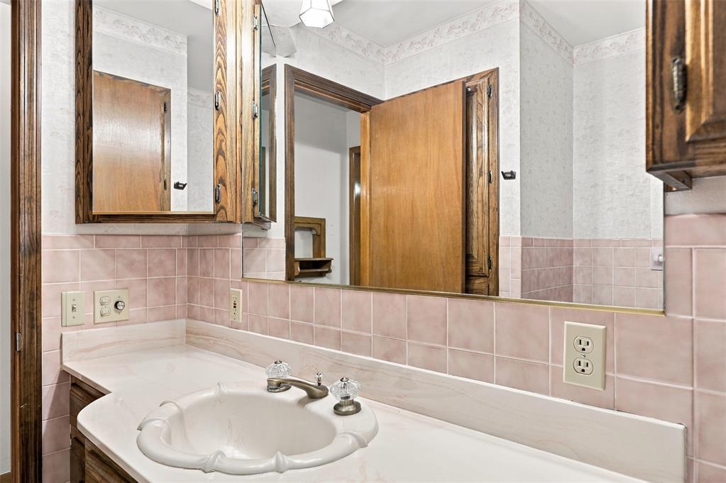 111 W Colorado Avenue Property Photo 25