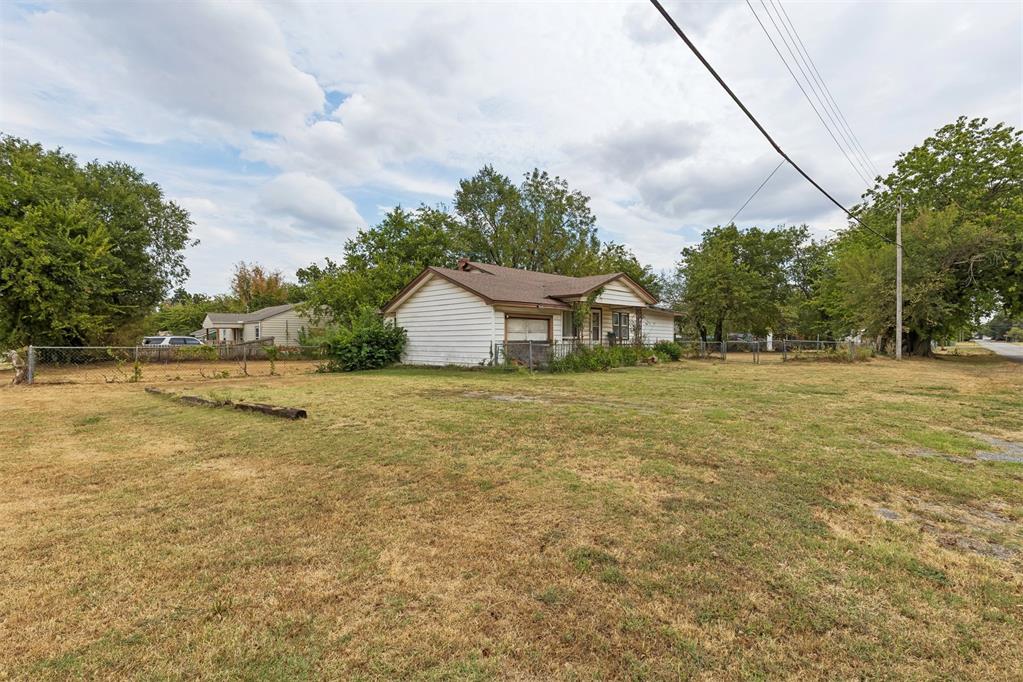 4000 Lawn Drive Property Photo 2