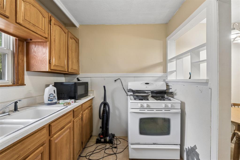4000 Lawn Drive Property Photo 12