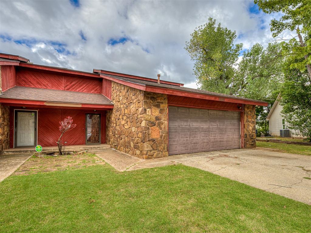 7407 Kings Manor Court Property Photo 1