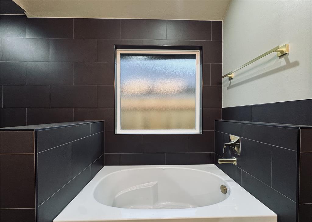 16024 Navarra Way Property Photo 3