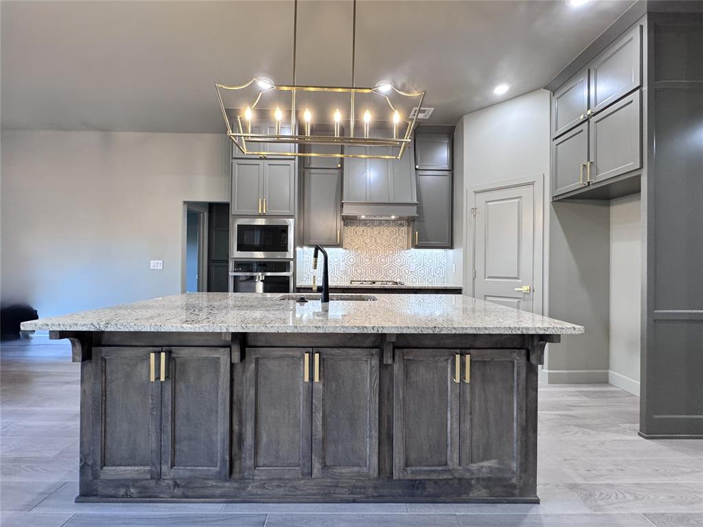 16024 Navarra Way Property Photo 4