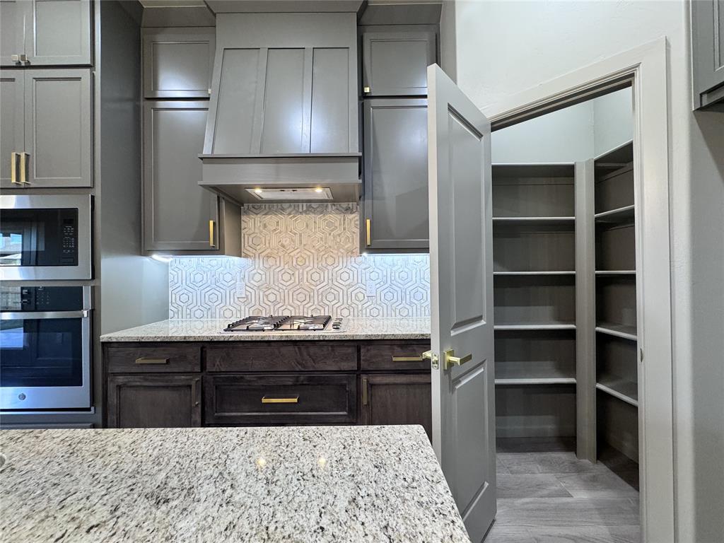 16024 Navarra Way Property Photo 5