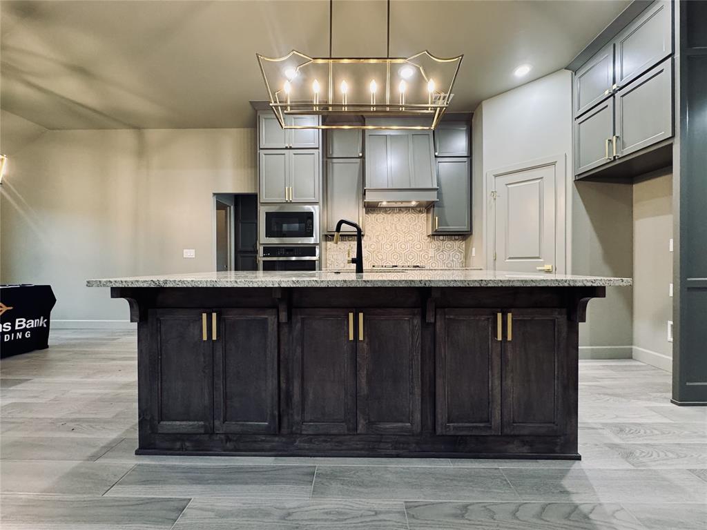 16024 Navarra Way Property Photo 9