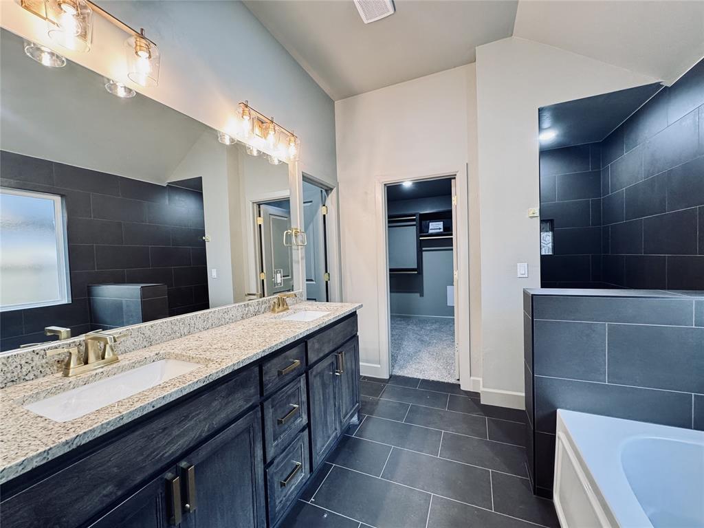 16024 Navarra Way Property Photo 12