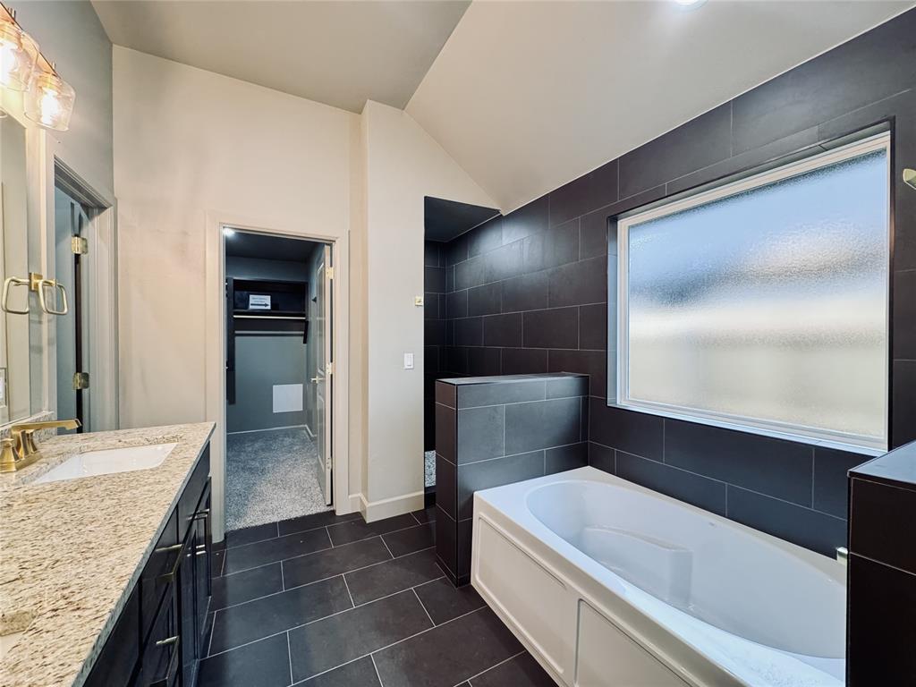 16024 Navarra Way Property Photo 13