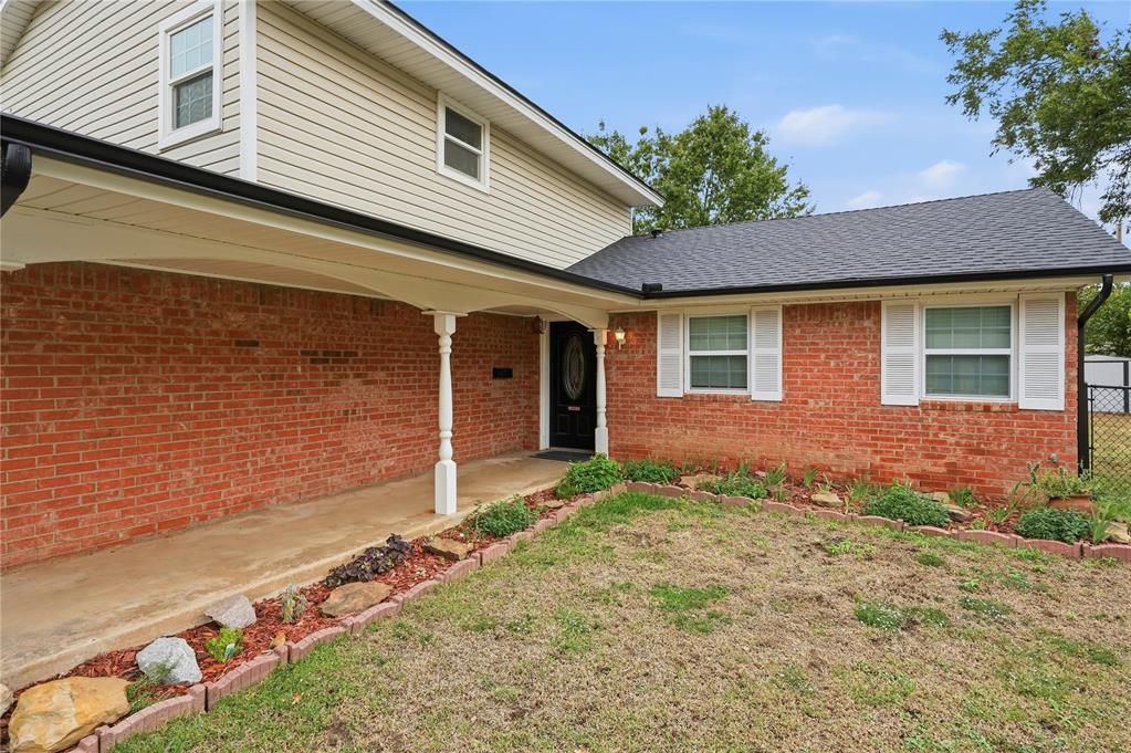 1701 Camelot Drive Property Photo 2