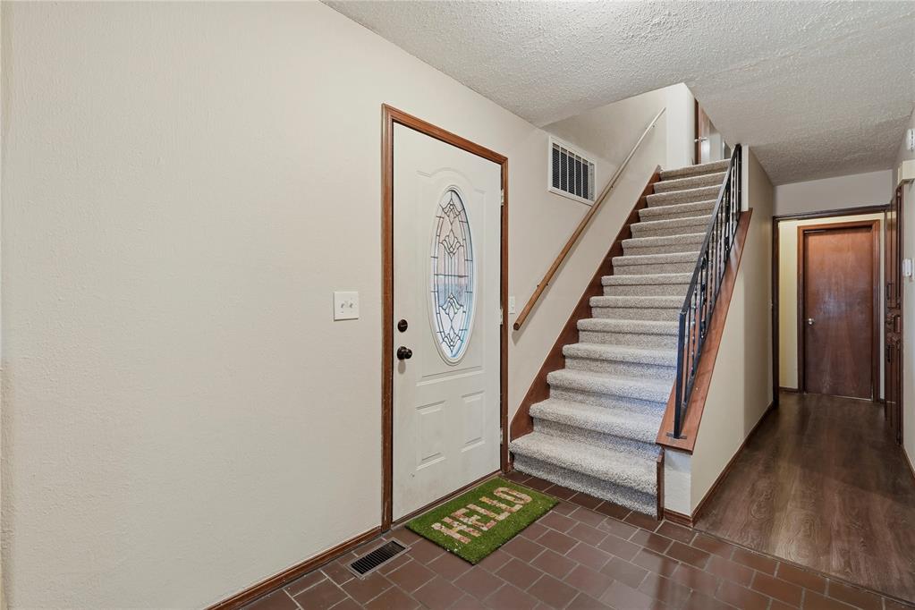 1701 Camelot Drive Property Photo 3