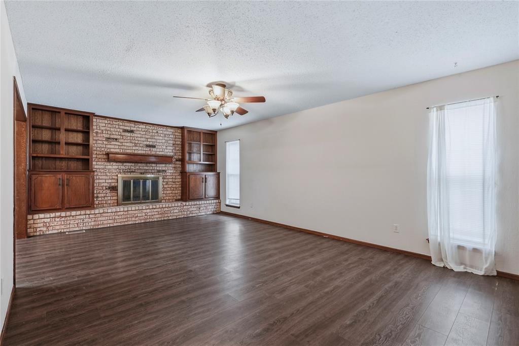 1701 Camelot Drive Property Photo 4