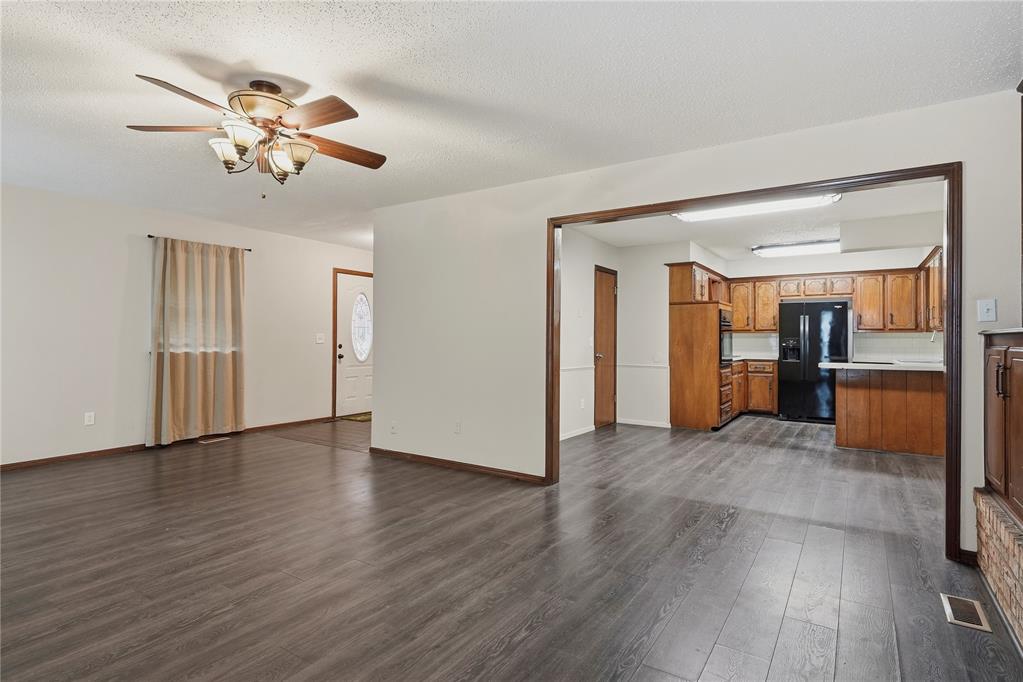 1701 Camelot Drive Property Photo 6