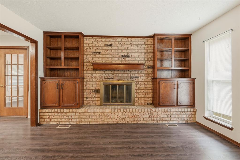 1701 Camelot Drive Property Photo 8